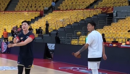 KOK体育官方入口-胡明轩顶伤赵睿！周琦10+5，徐杰崔永熙0分，广东落后北京首钢5分